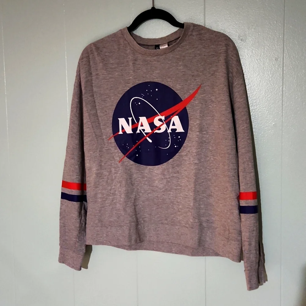 H & M Divided Nasa Longsleeve - Picture 2 of 7